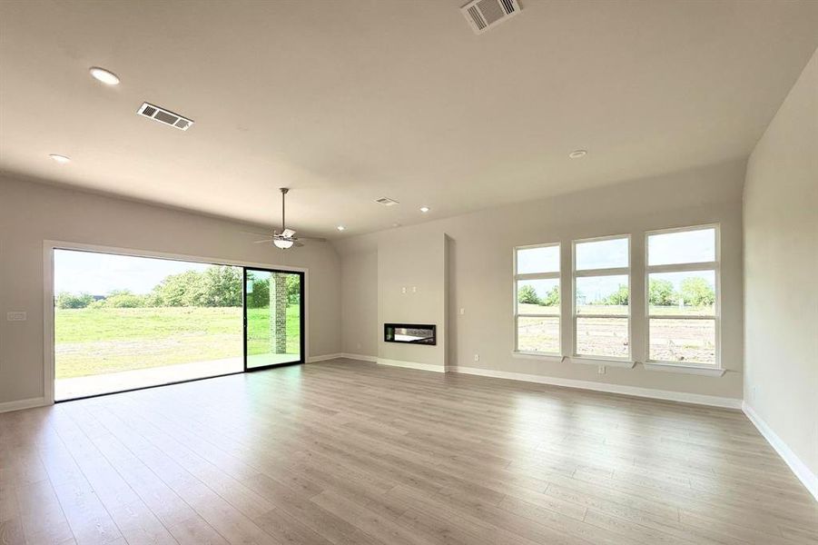 Spacious, unfurnished interior of a new home in Eagle’s Estates, Burleson (Image 19).