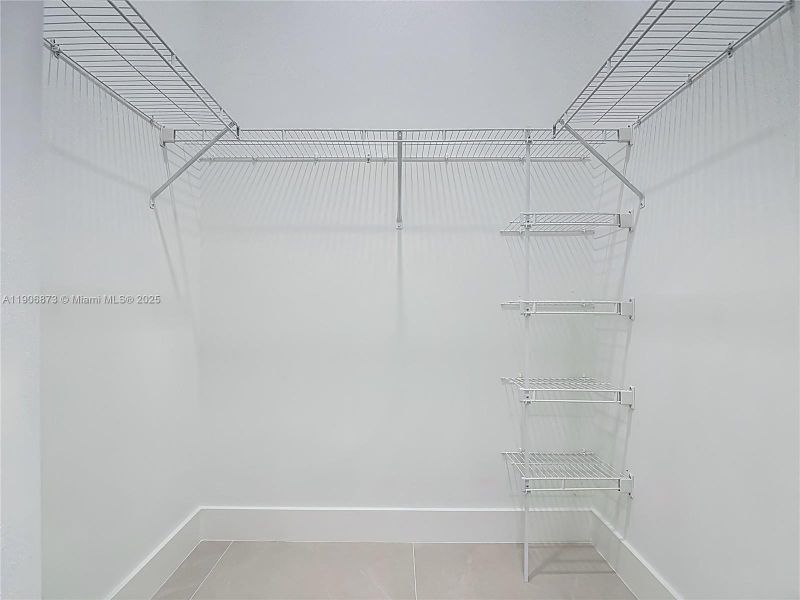 Spacious, unfurnished interior of a new home in , Lehigh Acres (Image 34).