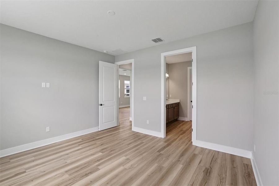 Spacious, unfurnished interior of a new home in Lagoon Residences at Epperson, Wesley Chapel (Image 41).