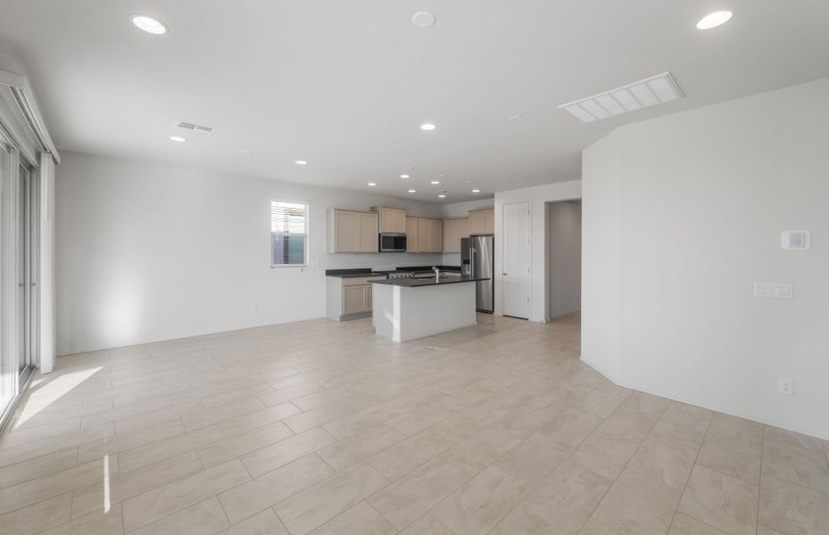 Spacious, unfurnished interior of a new home in Sun City Festival, Buckeye (Image 14).