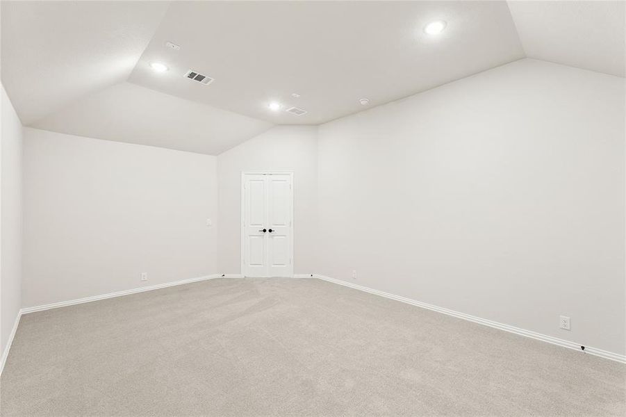 Spacious, unfurnished interior of a new home in Sutton Fields, Celina (Image 36).