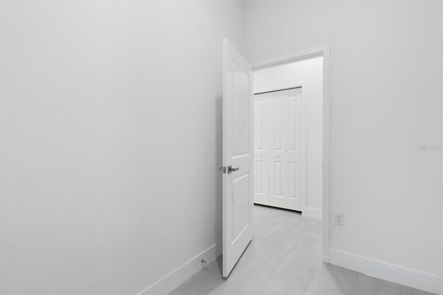 Spacious, unfurnished interior of a new home in , Dunnellon (Image 11).
