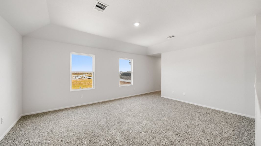 Spacious, unfurnished interior of a new home in Sunterra Lakes, Brookshire (Image 16).