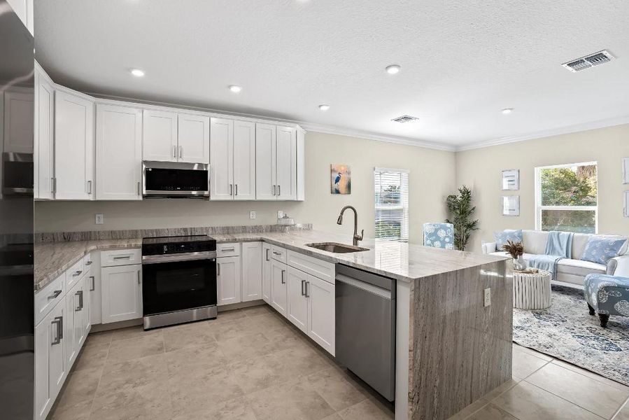 418-Easy-St-HigMedia-018-2000