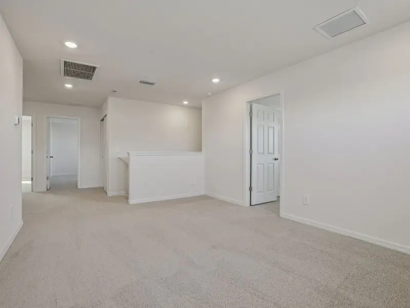 Spacious, unfurnished interior of a new home in The Reserve at Twin Lakes, St. Cloud (Image 10).