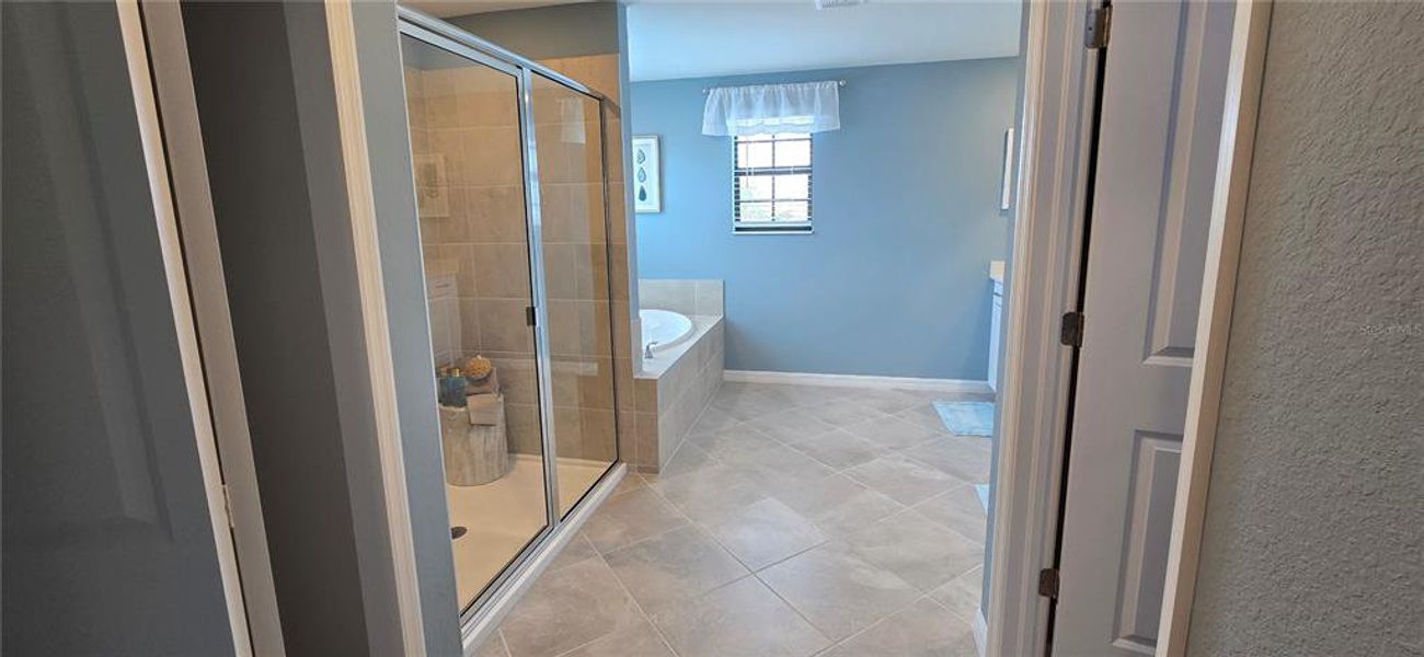 Spacious, unfurnished interior of a new home in , Venice (Image 17).