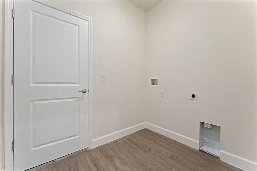 Spacious, unfurnished interior of a new home in , Palm Bay (Image 24).