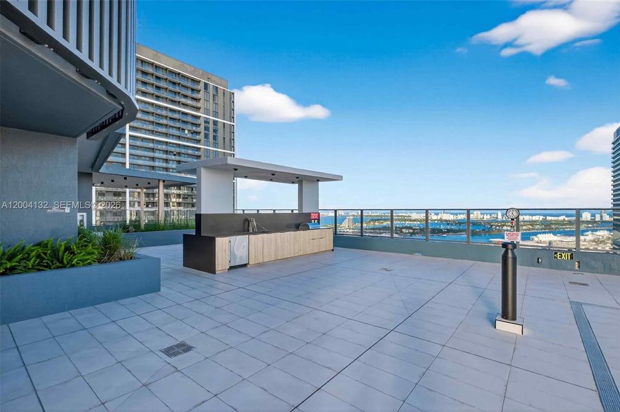 Condo located in Miami, FL showcasing its design and architecture (Image 32).