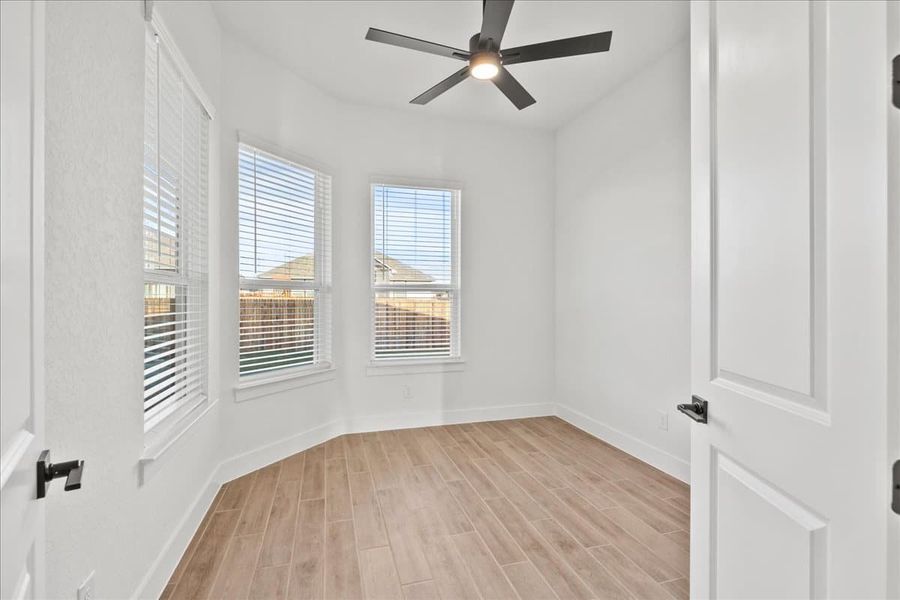 Spacious, unfurnished interior of a new home in Village at Three Oaks, Seguin (Image 29). Spacious, unfurnished interior of a new home in Village at Three Oaks, Seguin (Image 29).