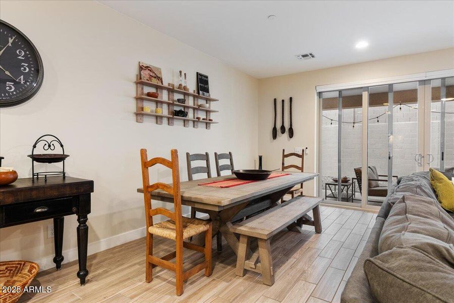 14-Dining Area 14-Dining Area