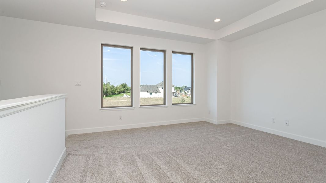 Spacious, unfurnished interior of a new home in Lakes of Cane Island, Katy (Image 13).