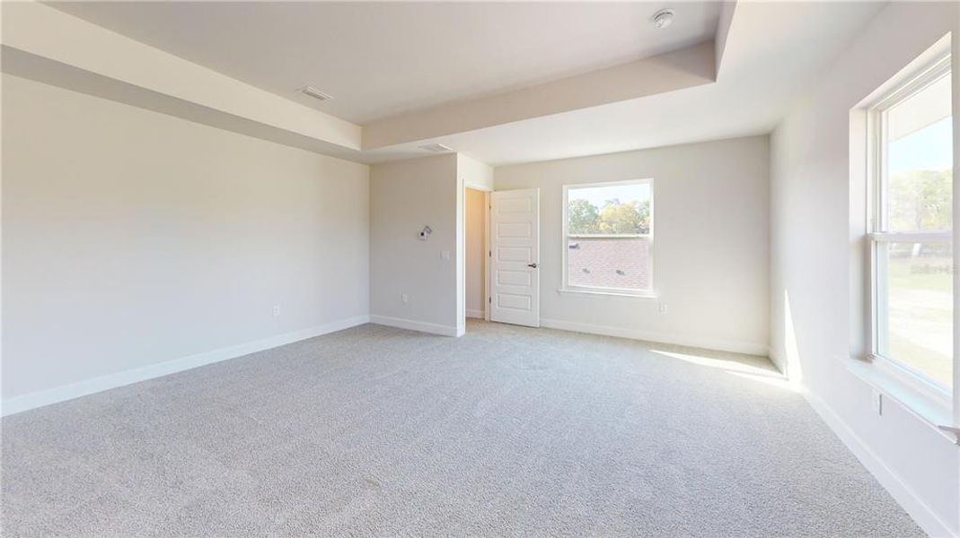 Spacious, unfurnished interior of a new home in Rolling Hills, Bell (Image 14).