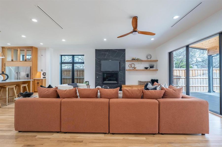 Furnished interior view inside a new home in , Dallas (Image 25). Furnished interior view inside a new home in , Dallas (Image 25).