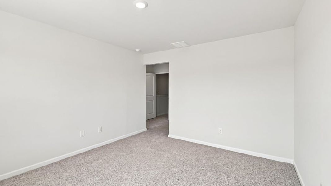 Spacious, unfurnished interior of a new home in Baxter Village, Boiling Springs (Image 29).
