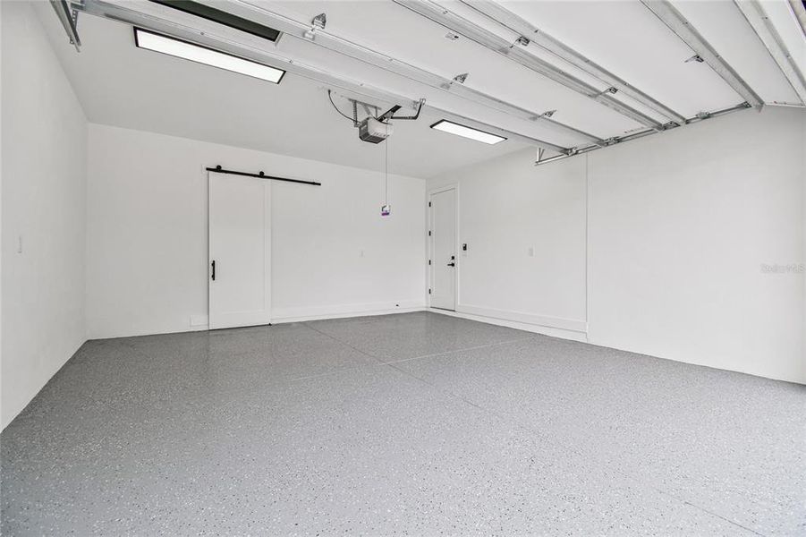 Spacious, unfurnished interior of a new home in , Tampa (Image 21).