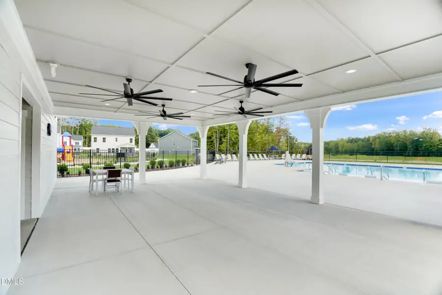 SUN_CaydenCove_Pic_Pool_01