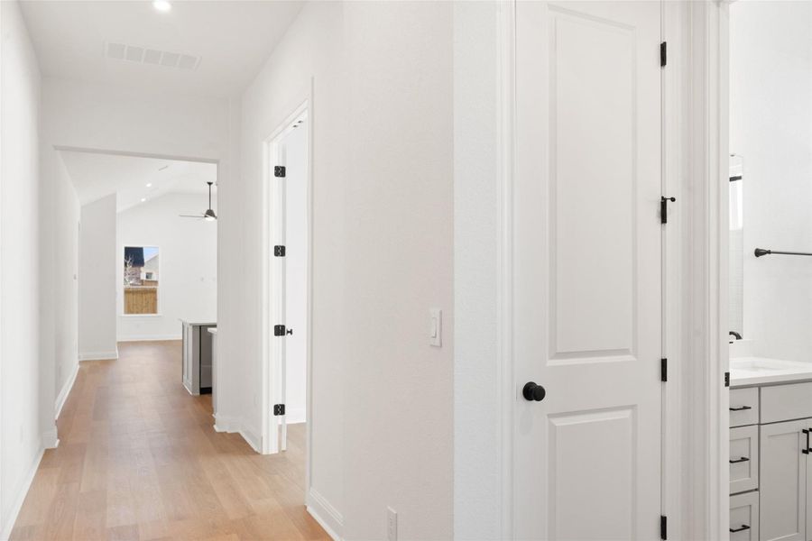 Spacious, unfurnished interior of a new home in Persimmon, Buda (Image 15).