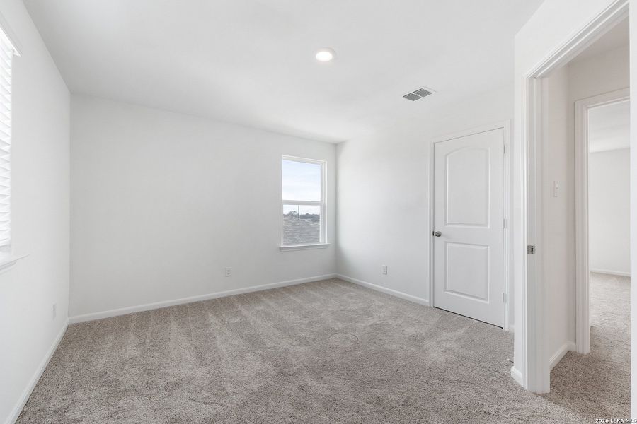 Spacious, unfurnished interior of a new home in Rosewood Estates, Lytle (Image 9).