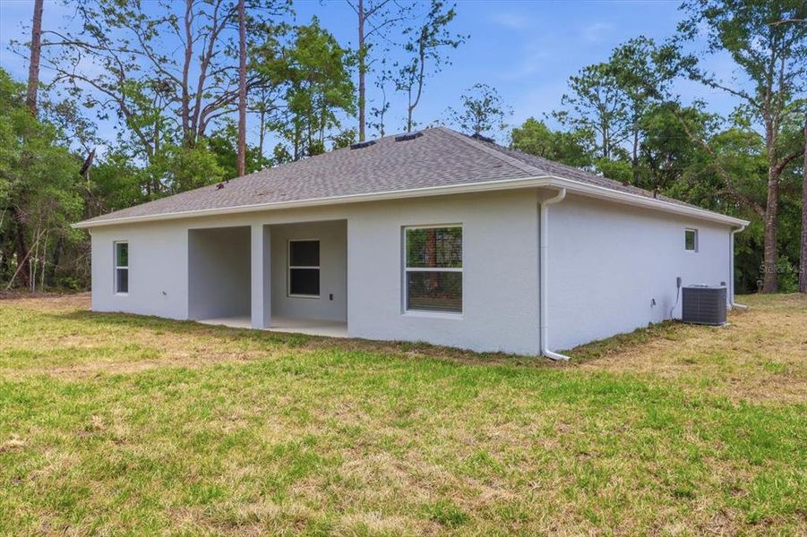 Exterior details and patio area of a home in , Dunnellon (Image 22).