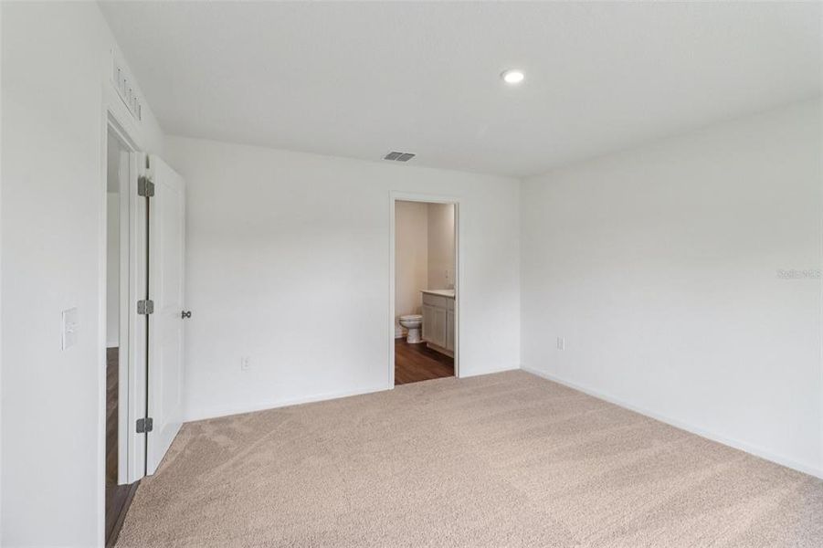 Spacious, unfurnished interior of a new home in Sumter Villas, Sumterville (Image 29).