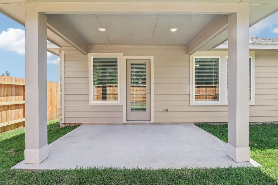 Exterior details and patio area of a home in Stewart's Ranch, Conroe (Image 22). Exterior details and patio area of a home in Stewart's Ranch, Conroe (Image 22).