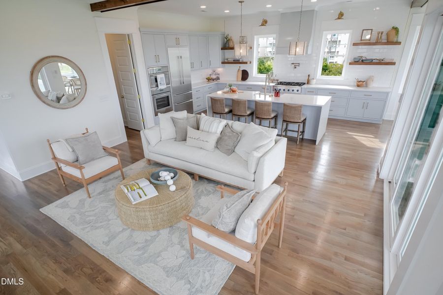 6CapeLn_Staged_54Living
