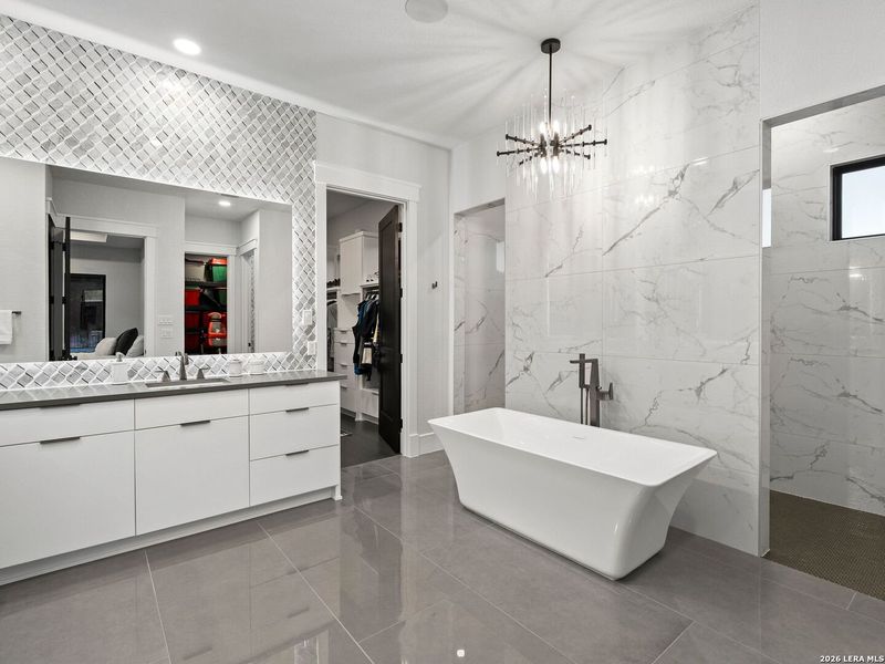 Furnished interior view inside a new home in , Canyon Lake (Image 47).