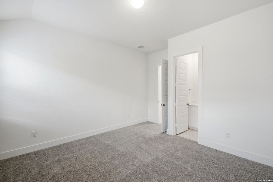 Spacious, unfurnished interior of a new home in Stillwater Ranch, San Antonio (Image 29).