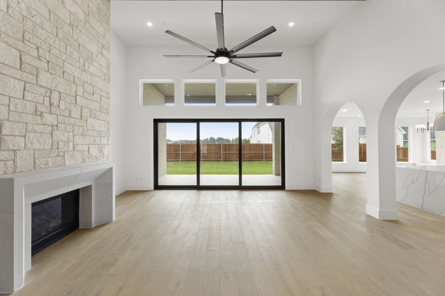 Representative unfurnished interior of a home built from the 7061 by Tradition Homes in Mustang Lakes, McKinney (Image 18).