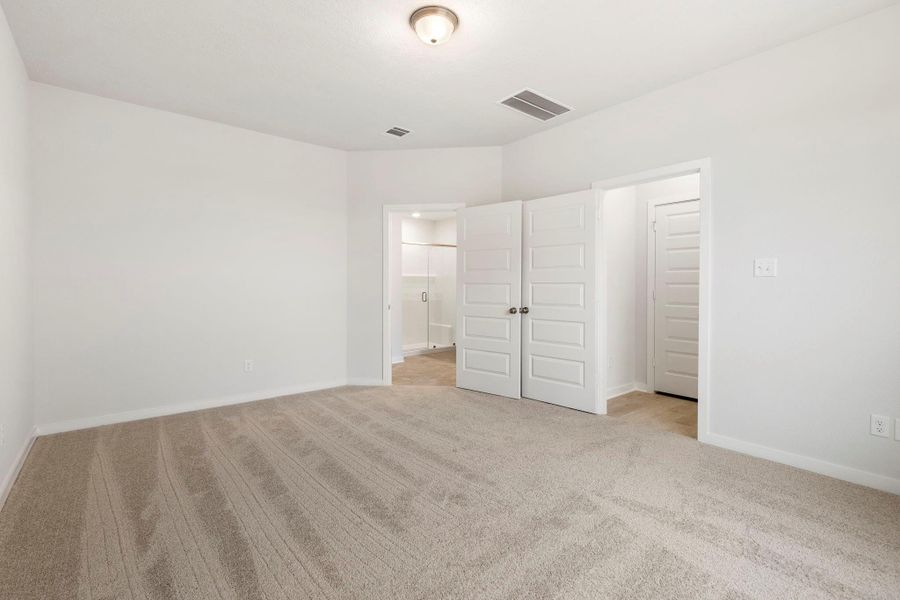 Spacious, unfurnished interior of a new home in , Huntsville (Image 27).