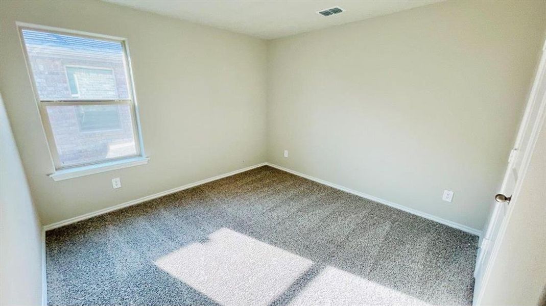 Image 15 of a home in Sunnycreek. Image 15 of a home in Sunnycreek.