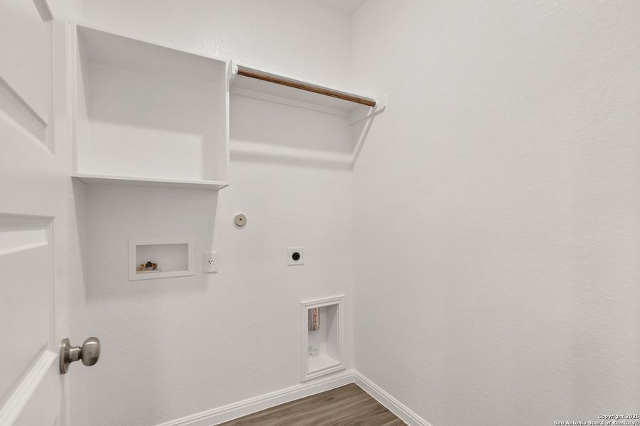 Spacious, unfurnished interior of a new home in Cinco Lakes, San Antonio (Image 23).