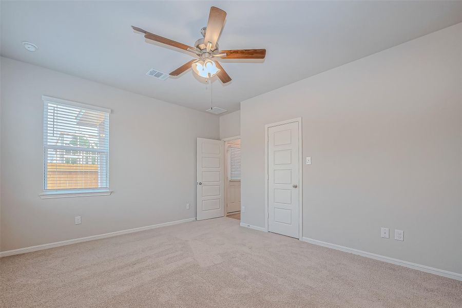 Spacious, unfurnished interior of a new home in Sunterra, Katy (Image 32). Spacious, unfurnished interior of a new home in Sunterra, Katy (Image 32).