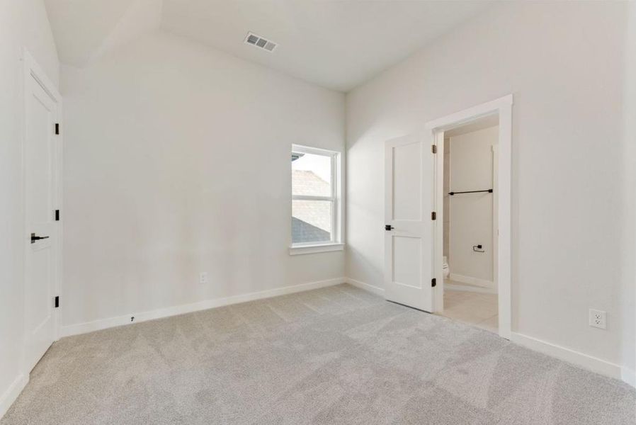 Spacious, unfurnished interior of a new home in Trails at Cottonwood Creek, Rowlett (Image 32).