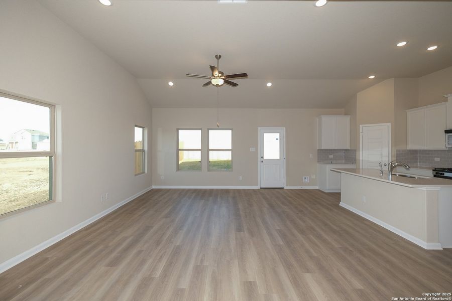 Spacious, unfurnished interior of a new home in Winding Brook, San Antonio (Image 17). Spacious, unfurnished interior of a new home in Winding Brook, San Antonio (Image 17).