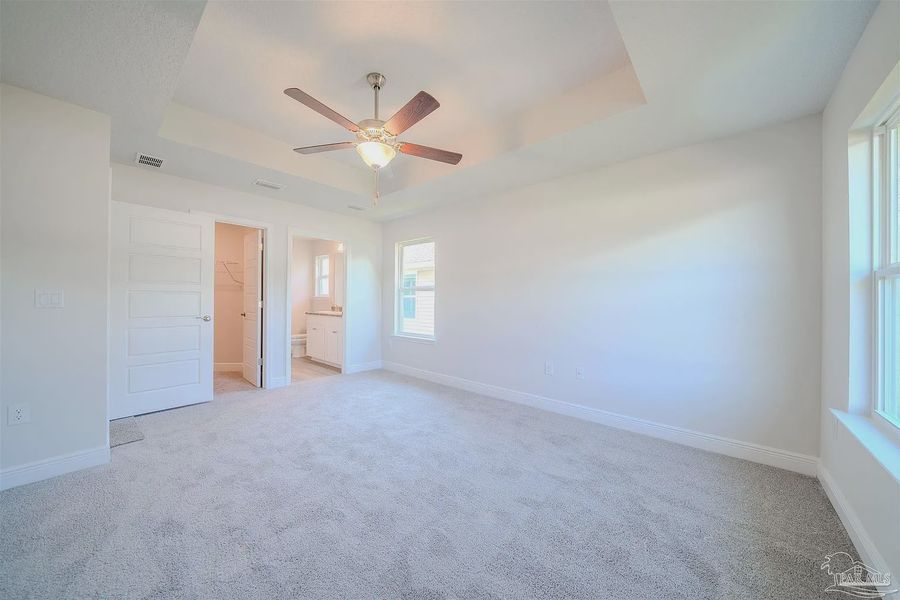 Spacious, unfurnished interior of a new home in Pine Top, Cantonment (Image 12).