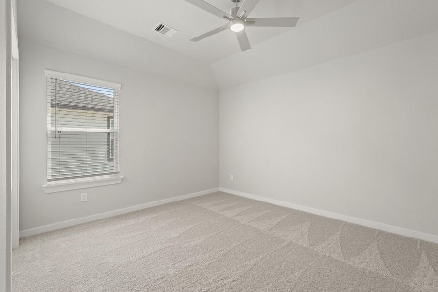 Spacious, unfurnished interior of a new home in Briarwood Crossing, Rosenberg (Image 15).