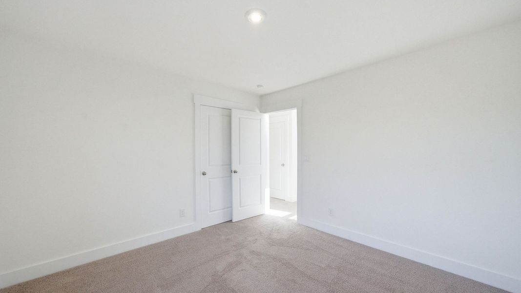 Spacious, unfurnished interior of a new home in Fieldcrest Acres, Blountville (Image 20).