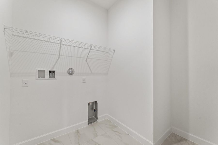 Spacious, unfurnished interior of a new home in Tradition - Cadence, Port St. Lucie (Image 10).