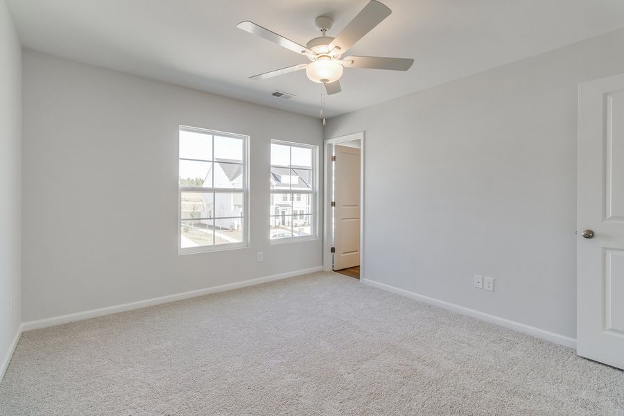Spacious, unfurnished interior of a new home in Astoria, Columbia (Image 22).