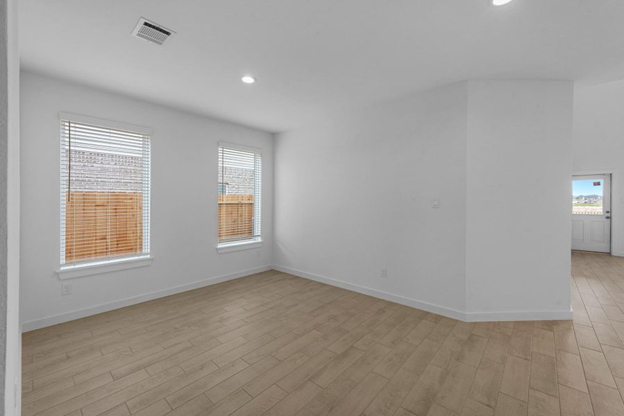 Spacious, unfurnished interior of a new home in Grand Mason Crossing, Katy (Image 21). Spacious, unfurnished interior of a new home in Grand Mason Crossing, Katy (Image 21).