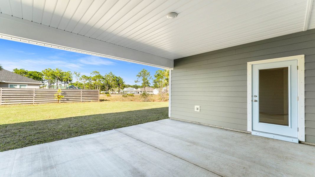 Representative exterior details of a home built from the The Destin by D.R. Horton in Pine Creek and Heron Walk, Port St. Joe (Image 9).