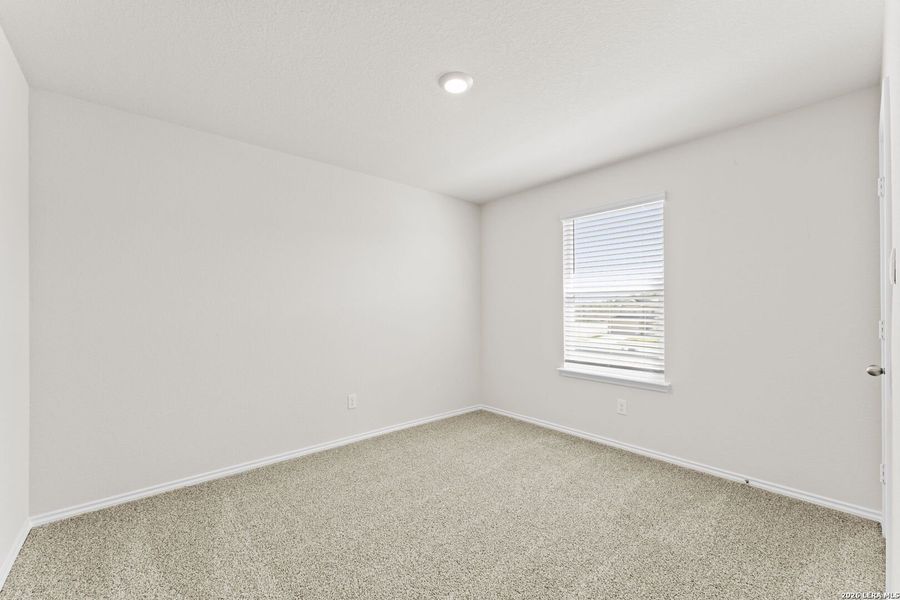 Spacious, unfurnished interior of a new home in Hunters Ranch, San Antonio (Image 16).
