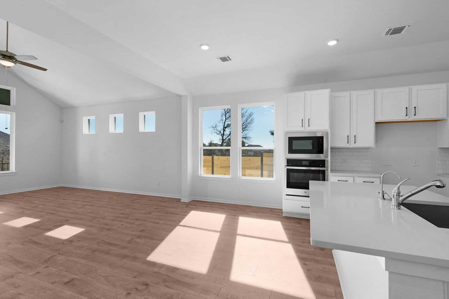 Spacious, unfurnished interior of a new home in Highland Village, Georgetown (Image 12).