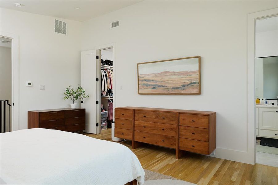 Furnished interior view inside a new home in , Dallas (Image 15).