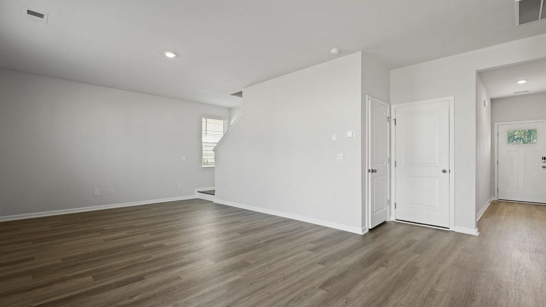 Spacious, unfurnished interior of a new home in Settlement at Salamander, North Charleston (Image 16).