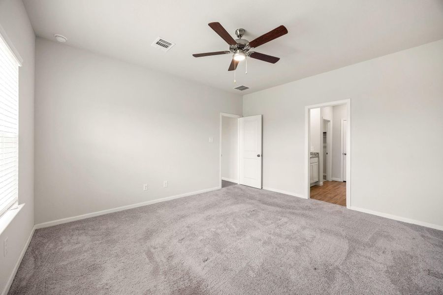 Spacious, unfurnished interior of a new home in Granger Pines, Conroe (Image 22).