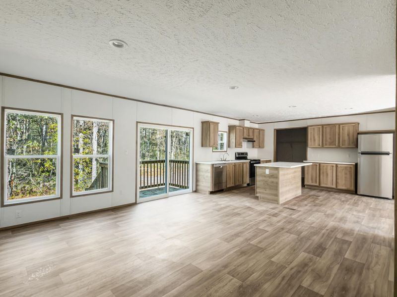 Spacious, unfurnished interior of a new home in , Walterboro (Image 28).