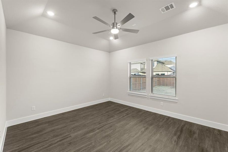 17. 2404 Overlook - Primary