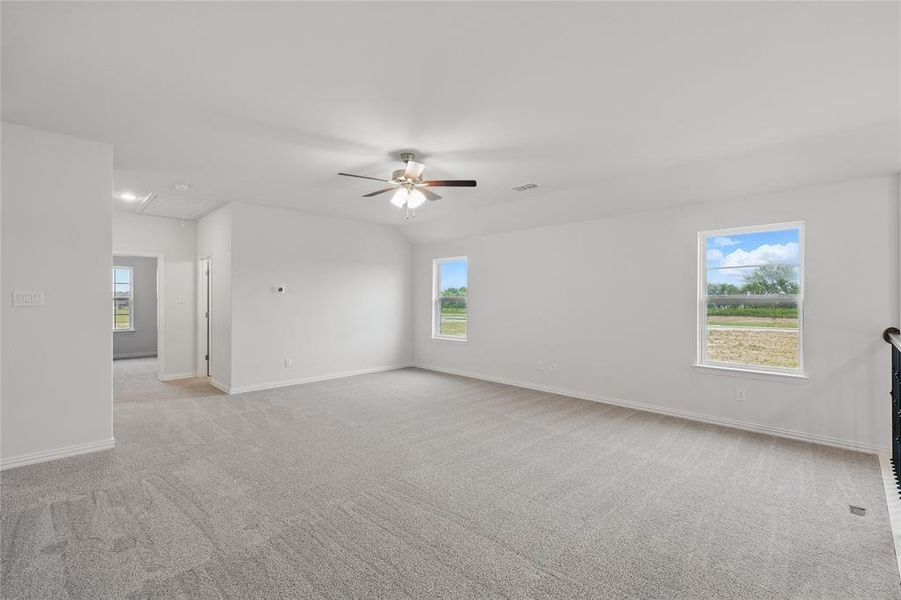 Spacious, unfurnished interior of a new home in Bel Air Village, Sherman (Image 26).